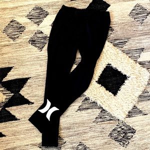 Black Hurley leggings.